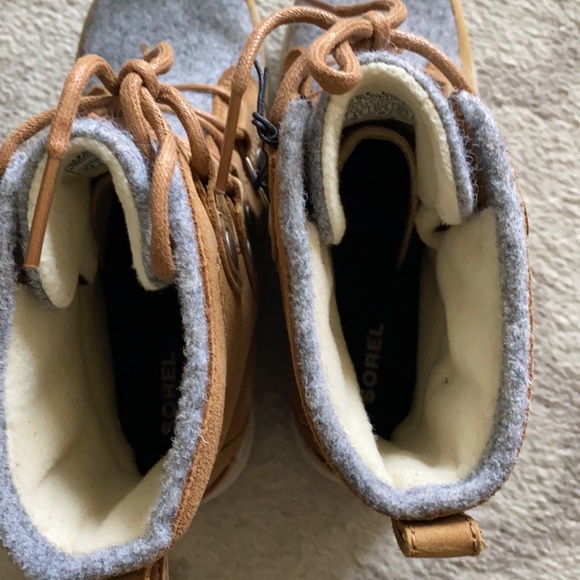 - NEW- Sorel Explorer Joan boots - Picture 8 of 11